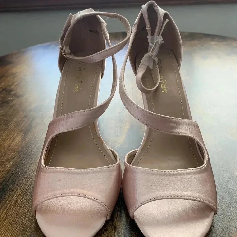 Dream Pairs woman’s highs heel shoes